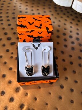Cat Face Drop Earrings in Black and Gold